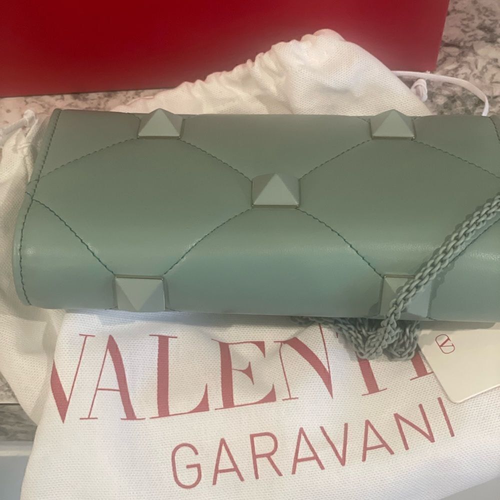 Valentino woc  - Picture 2 of 5